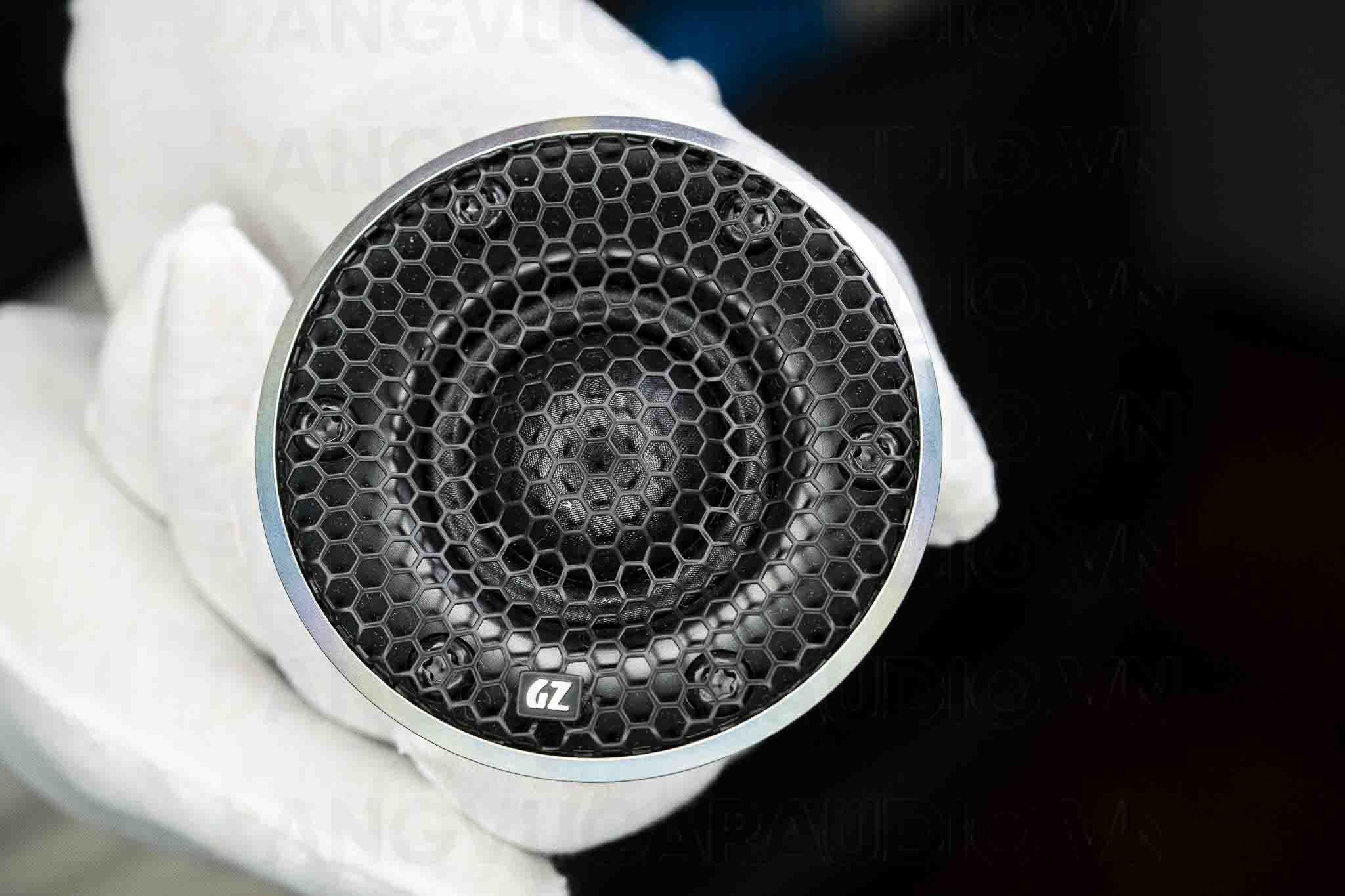 GZ ULTRA T-30 dùng lưới tổ ong