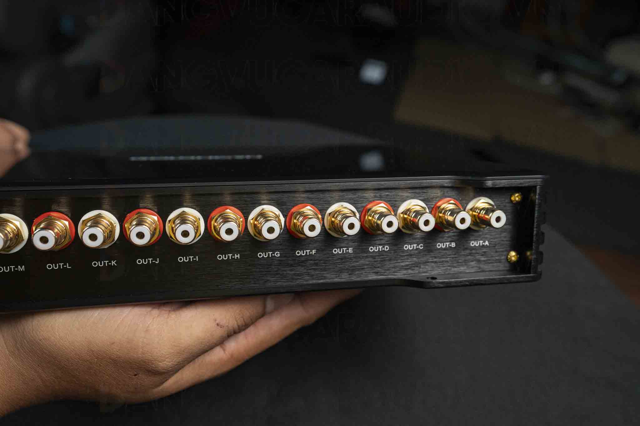 16 cổng RCA Output trên P5 ULTRA