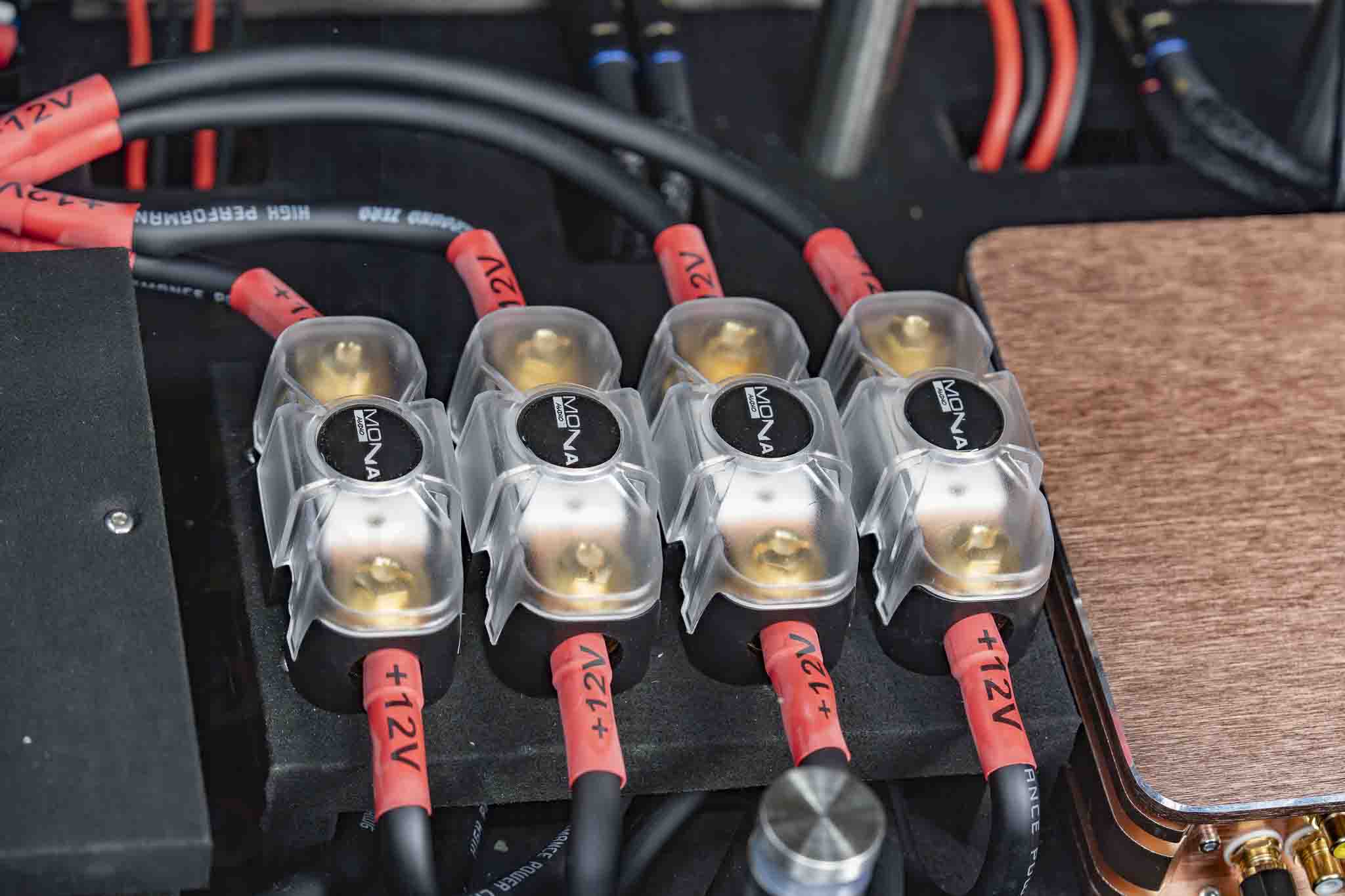 thi công xe tại Đăng Vũ Car Audio chỉ có chuẩn