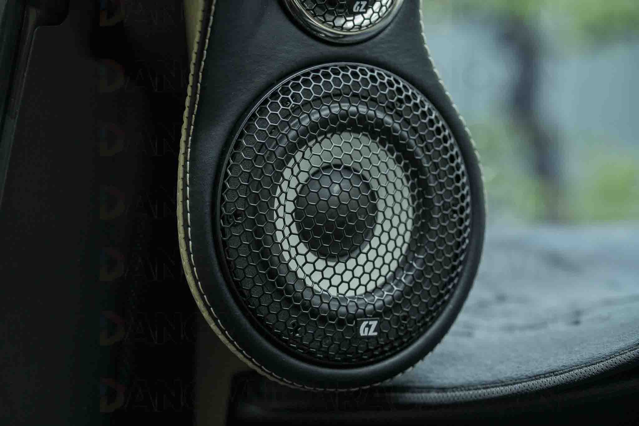 Mid trên xe đang sử dụng mã Ground Zero Plutolium