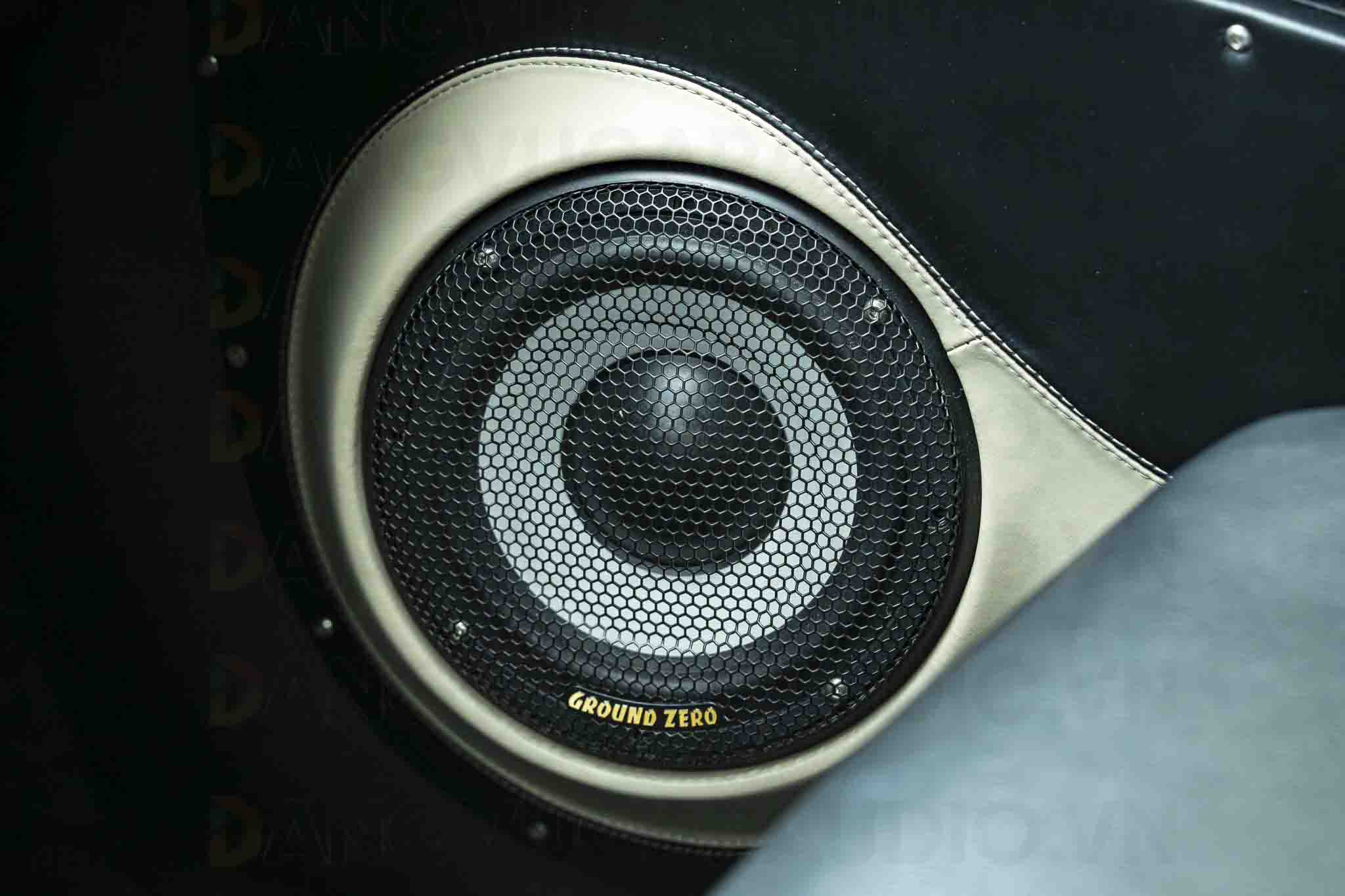 Mid bass được nghiêng góc 15 độ