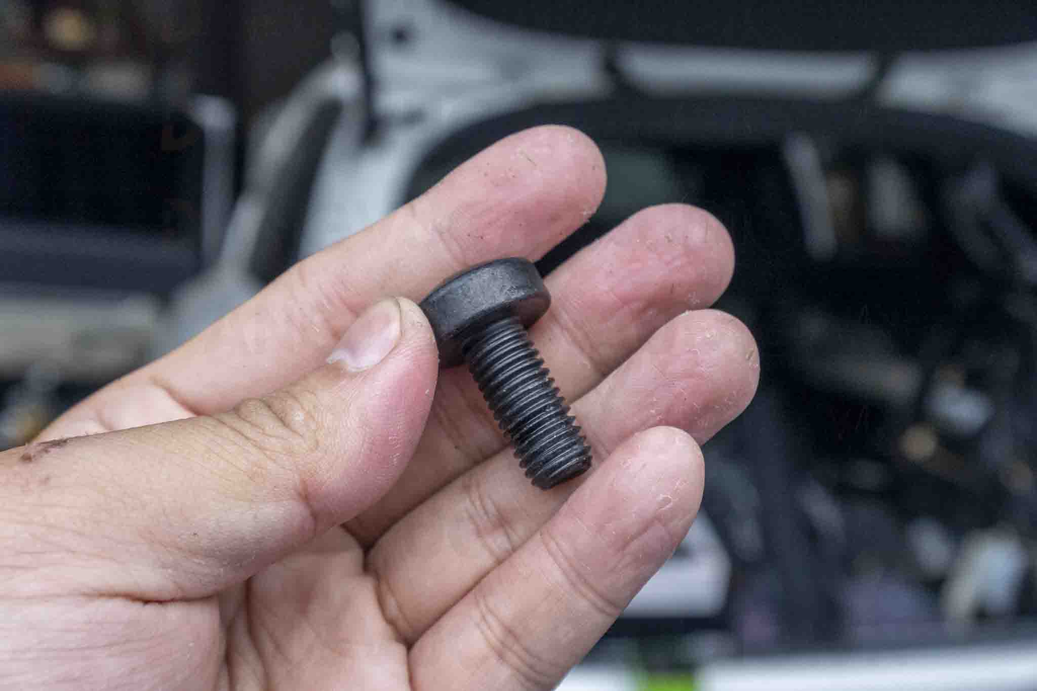 Chân ren vẫn nguyên sơn đen