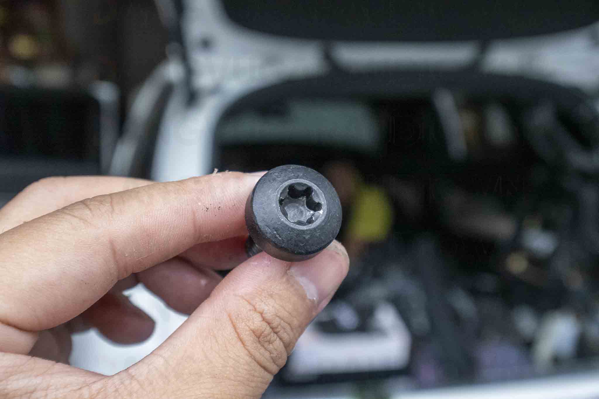 Đầu ốc đen lì, ko bị bong sơn