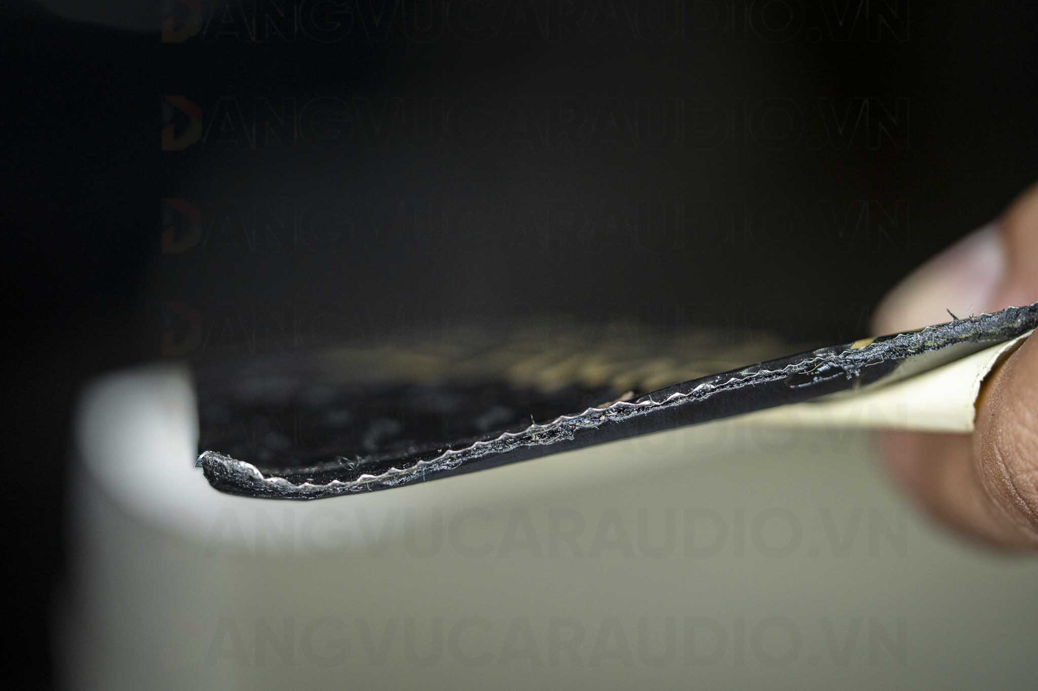 Lớp cao su ở giữa tấm cách âm Ground Zero