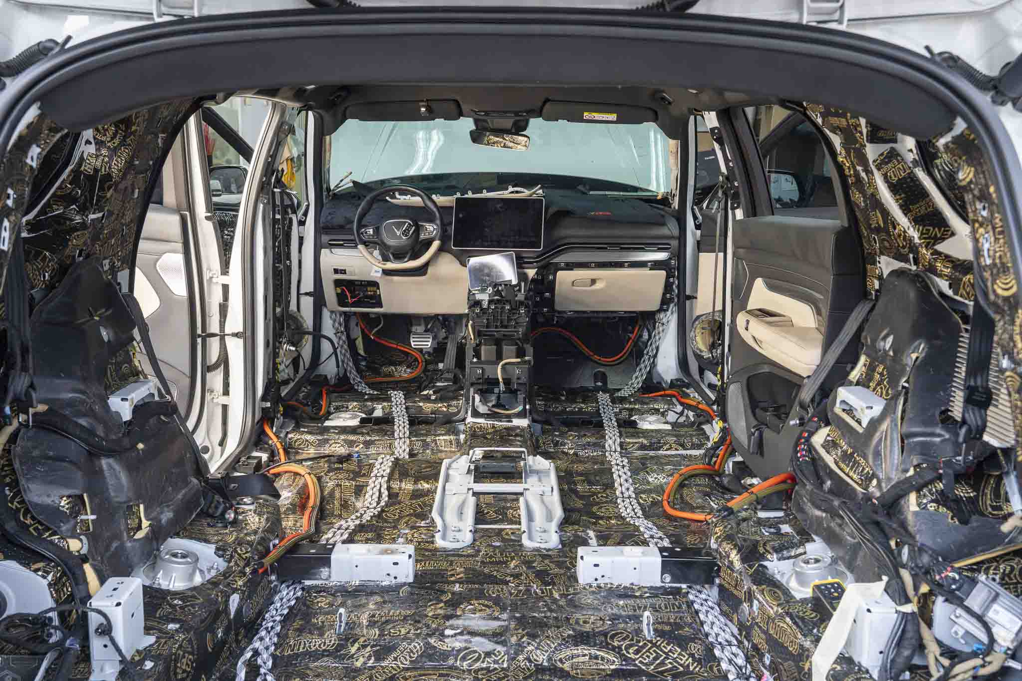 Cách âm xe Vinfast VF9 cần tính toán kĩ tránh bịt kín lỗ hơi cân bằng không khí