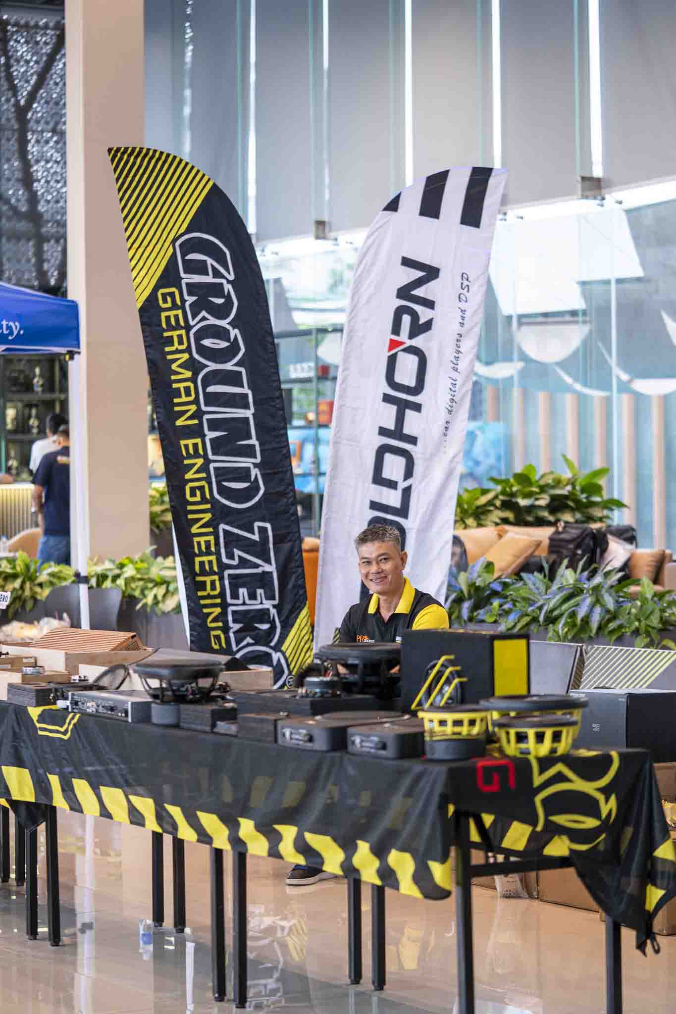 Đây là anh Thanh, kĩ thuật viên bên PRO SOUND