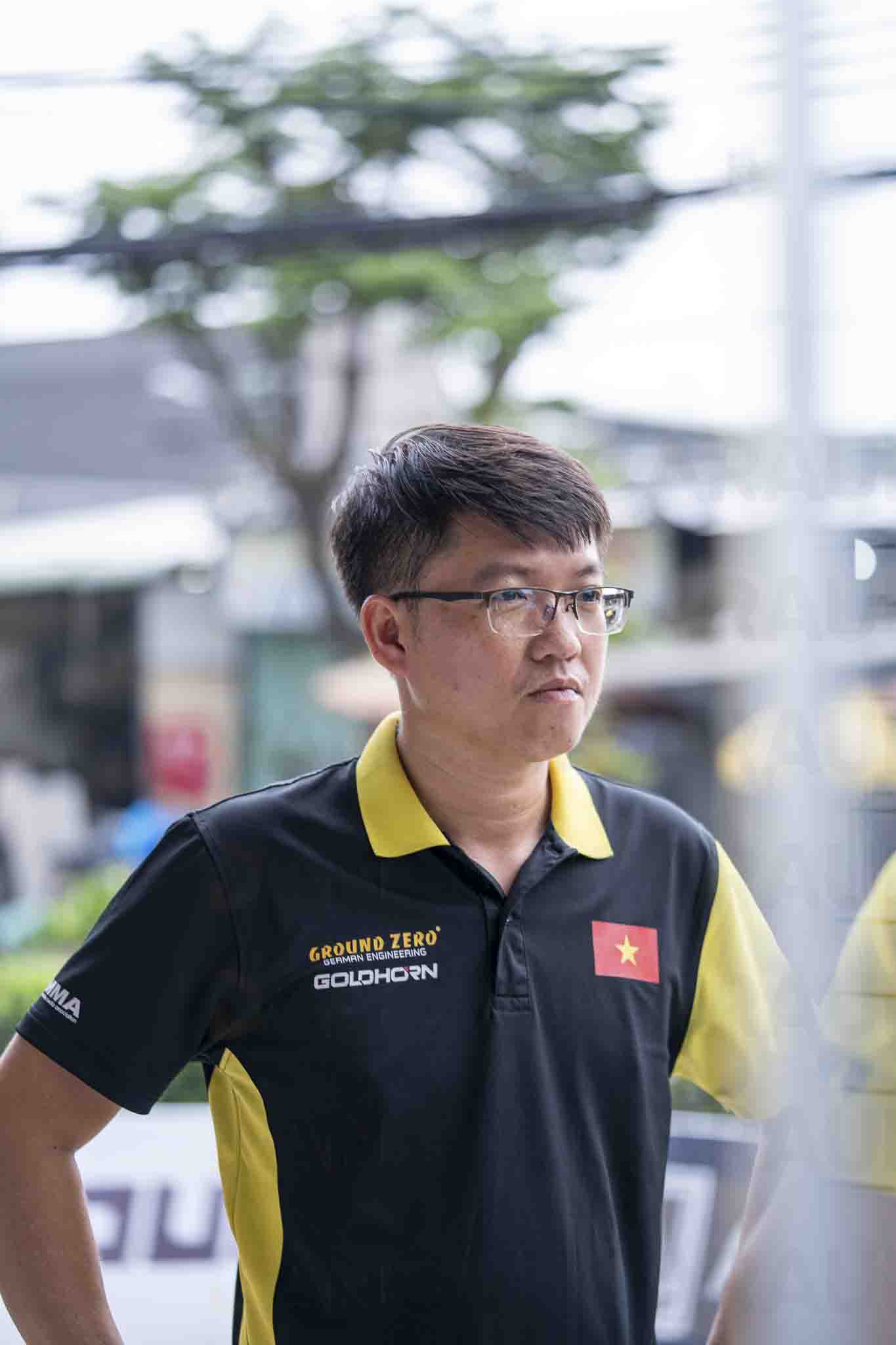 Mọi áo của team đều có logo Việt Nam trước ngực