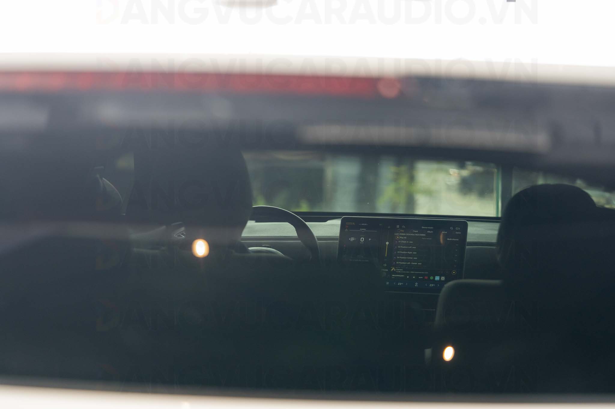 Chụp trộm trọng tài đang chấm thi trong xe, hồi hộp quá