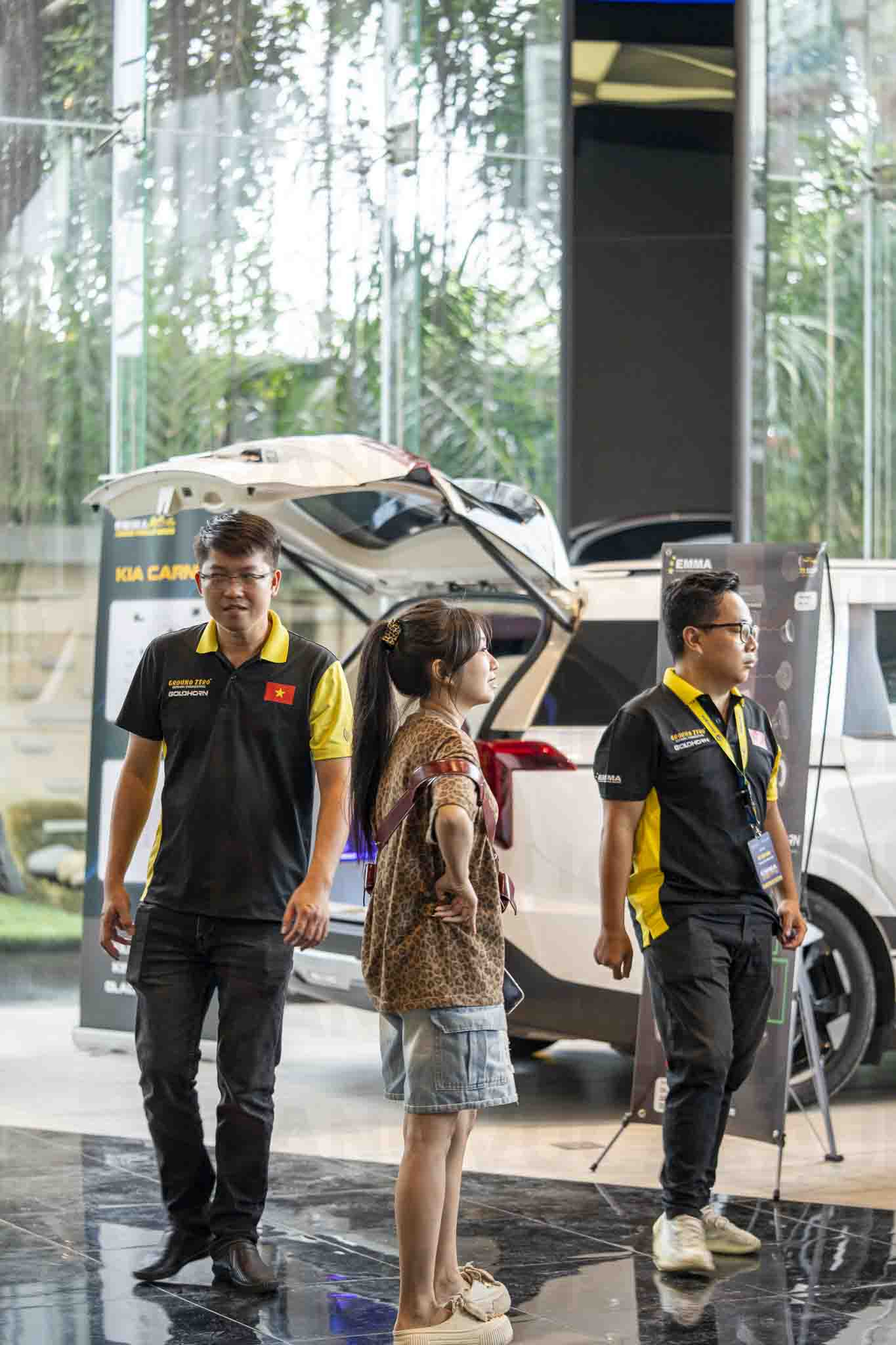 Hiếm hoi có cái ảnh của Long :D