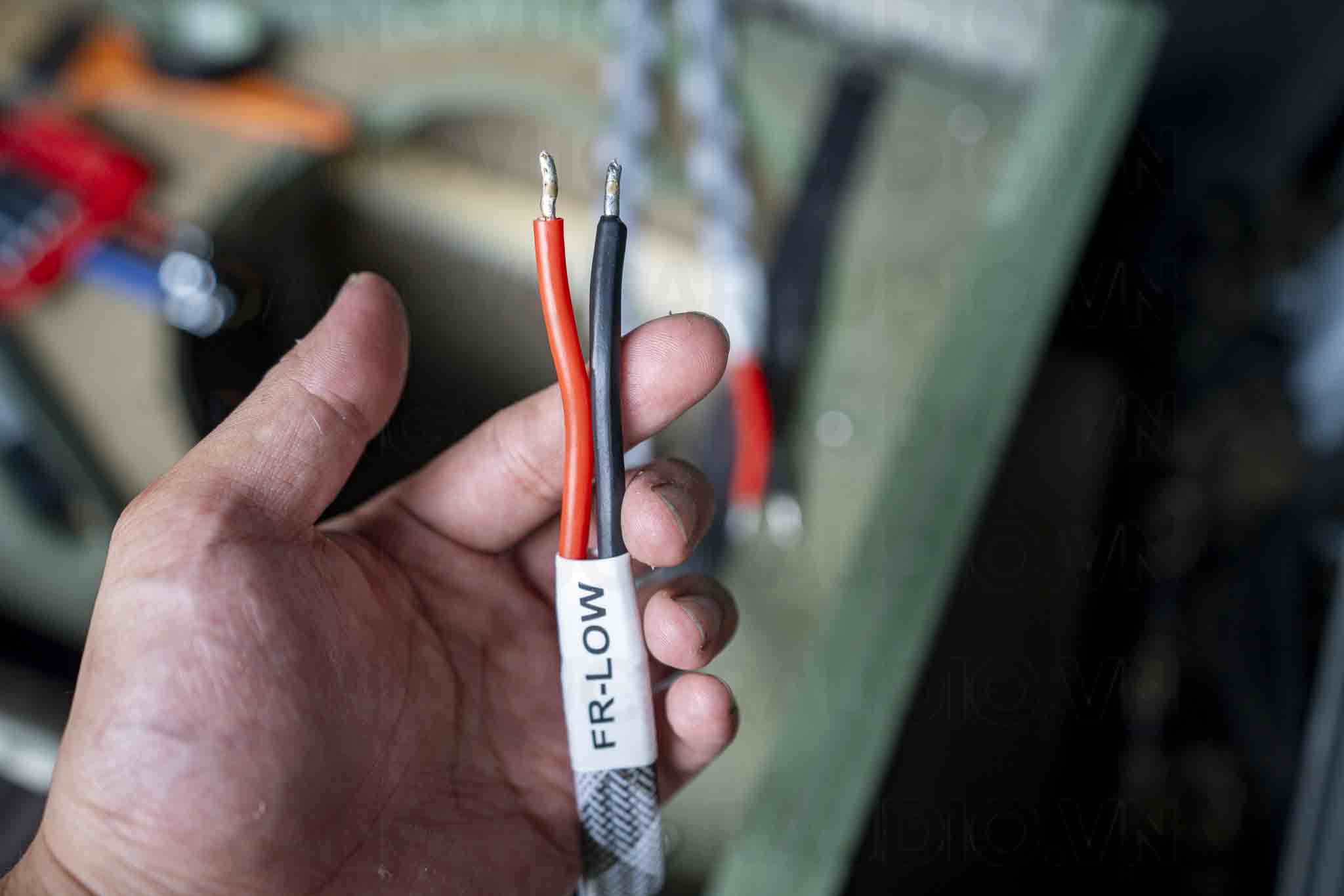 Dây loa hàn bằng thiếc mạ vàng cao cấp tại Đăng Vũ Car Audio