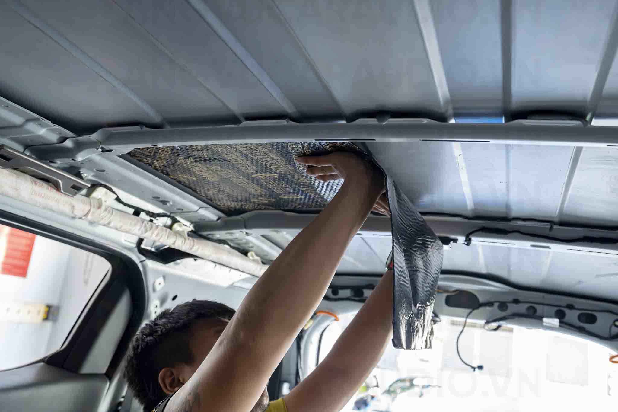 Làm cách âm kĩ càng tại Đăng Vũ Car Audio