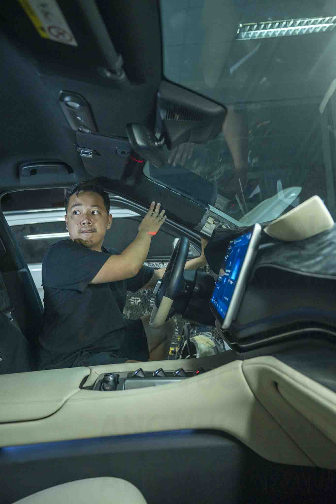 Long lấy hướng cho loa xe Vinfast Vf9