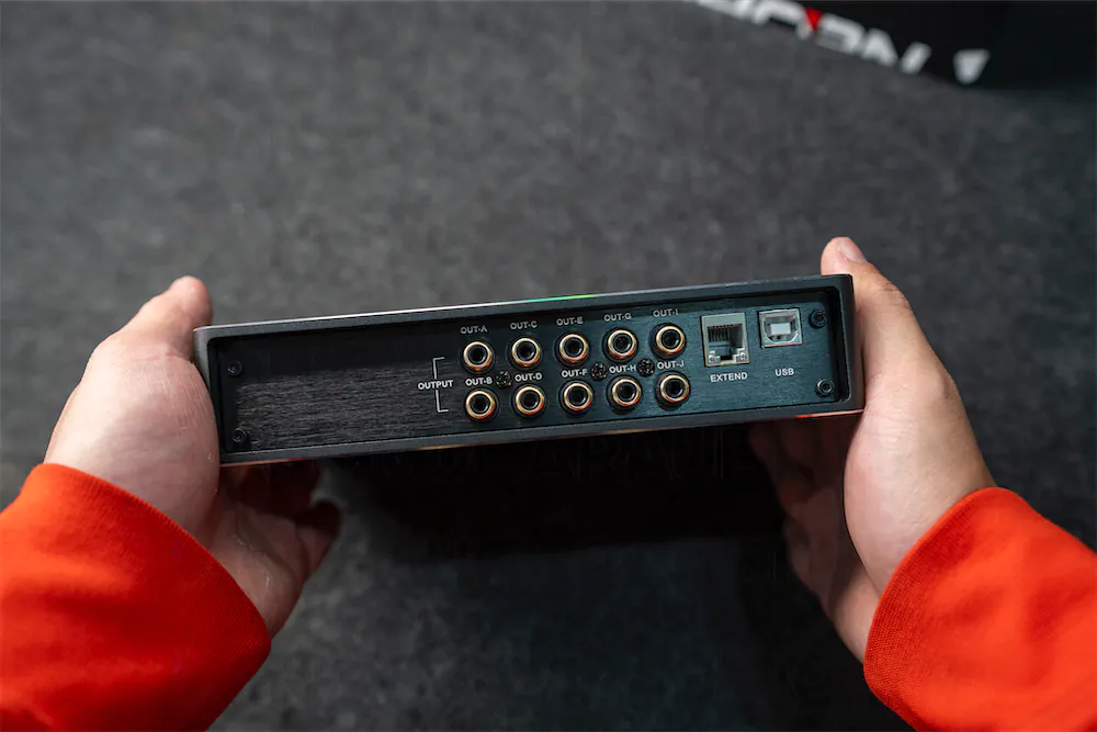 Mặt output trên Goldhorn DSP 10