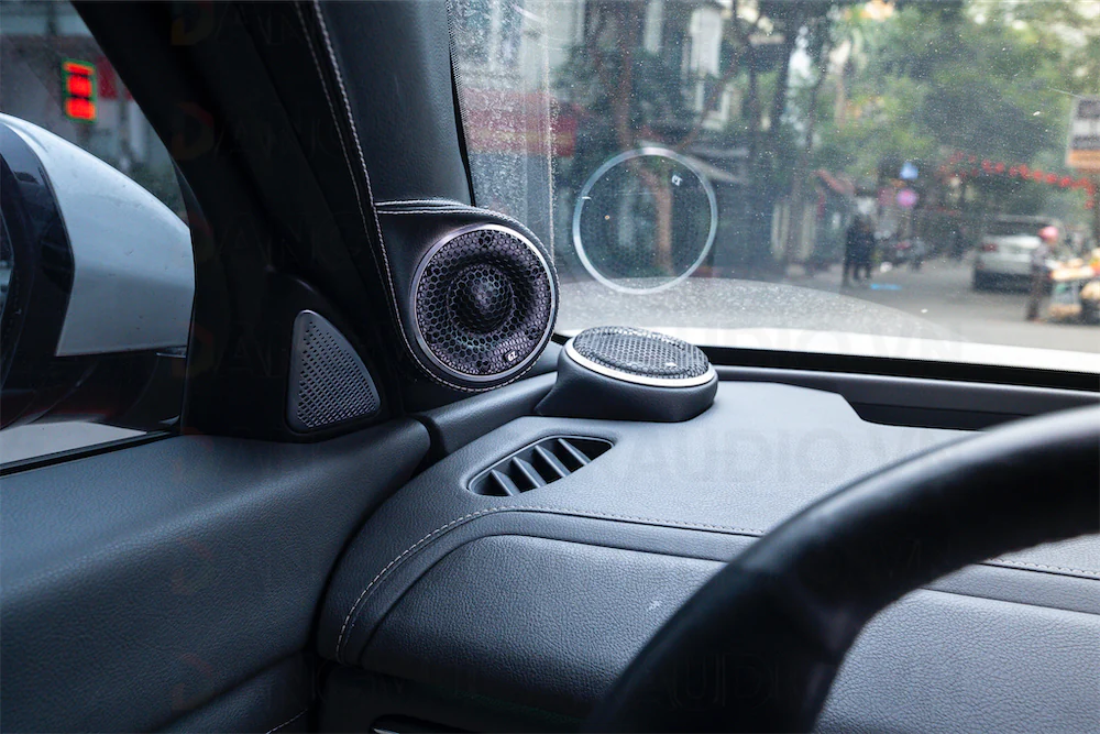 Loa được đặt gọn gàng, tính toán trên xe Vinfast VF9