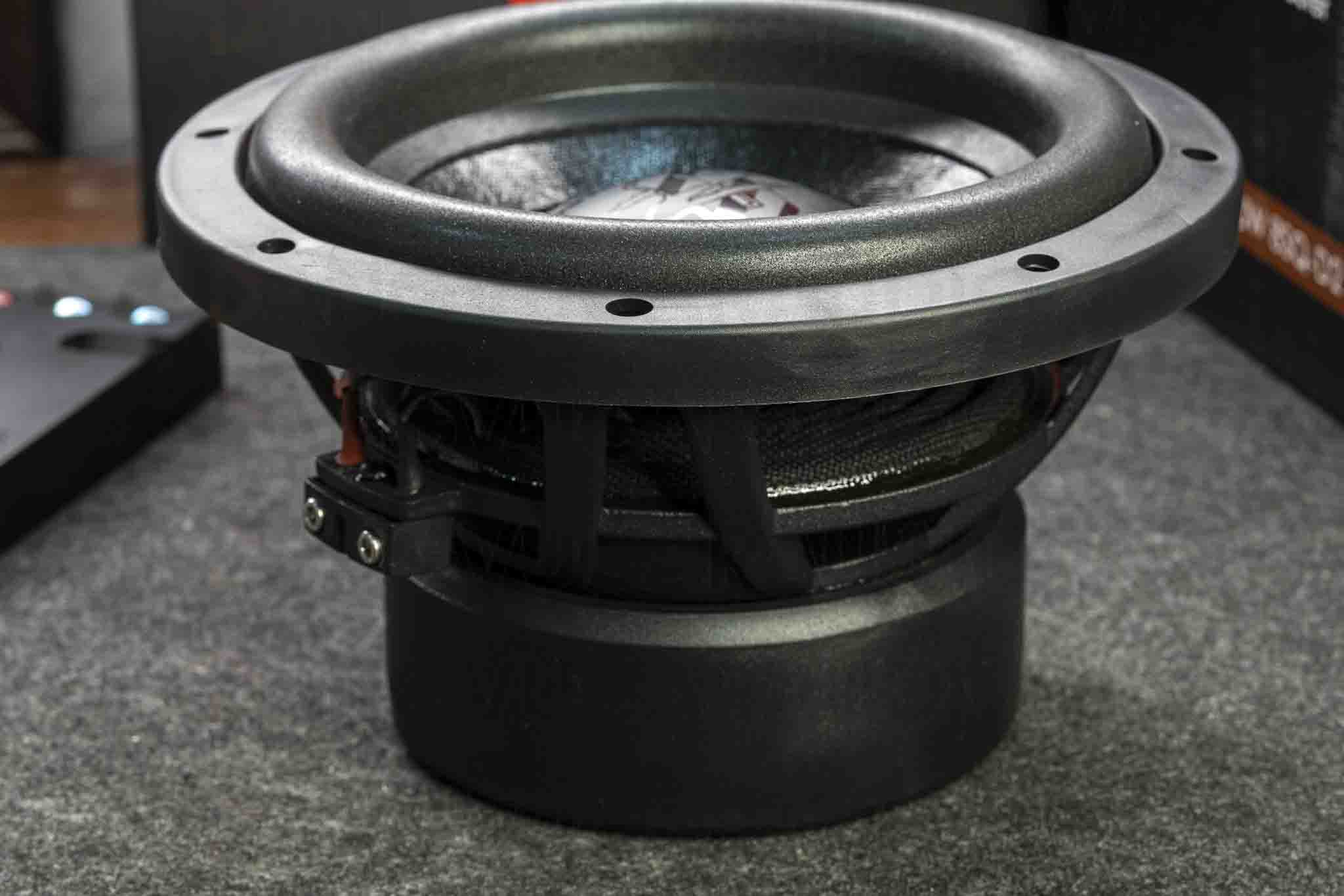 Loa tuy nhỏ nhưng cũng khá sâu 