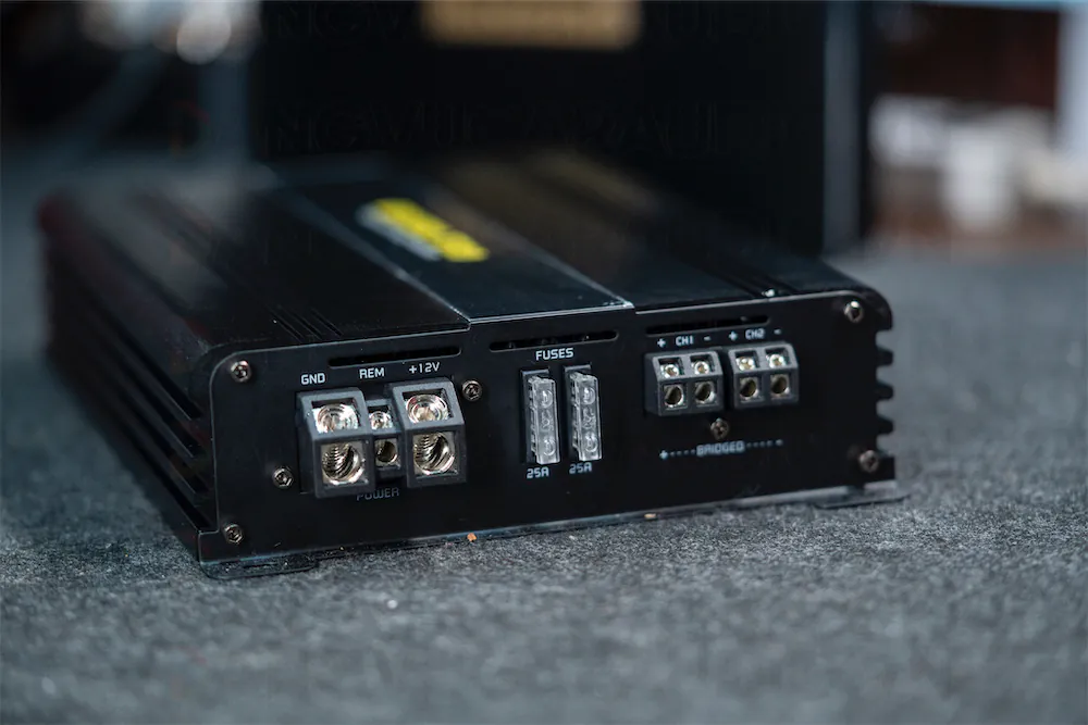 2 kênh trên GZIA 200.2 được kí hiệu rất chi tiết