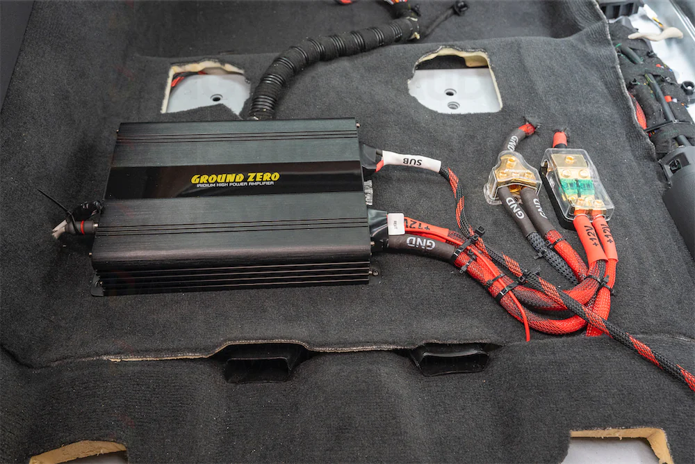 Long thiết kế nguồn ngay gần Amply để tối ưu tốc độ truyền tải điện tới thiết bị