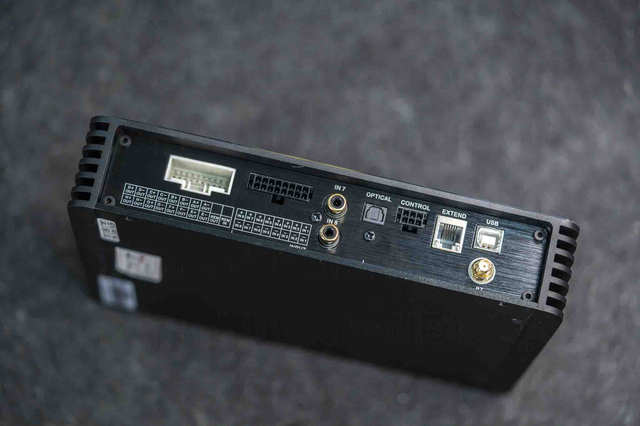 DSP Goldhorn 810 Pro có 8 kênh công suất class A/B chất lượng