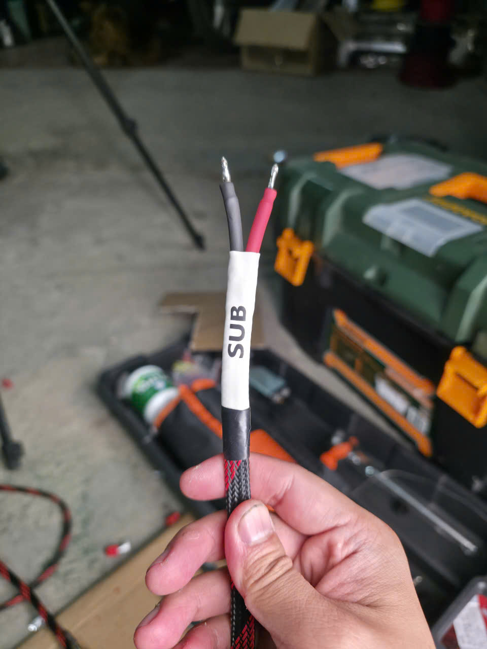 Dây loa được hàn thiếc xịn để chống oxi hóa