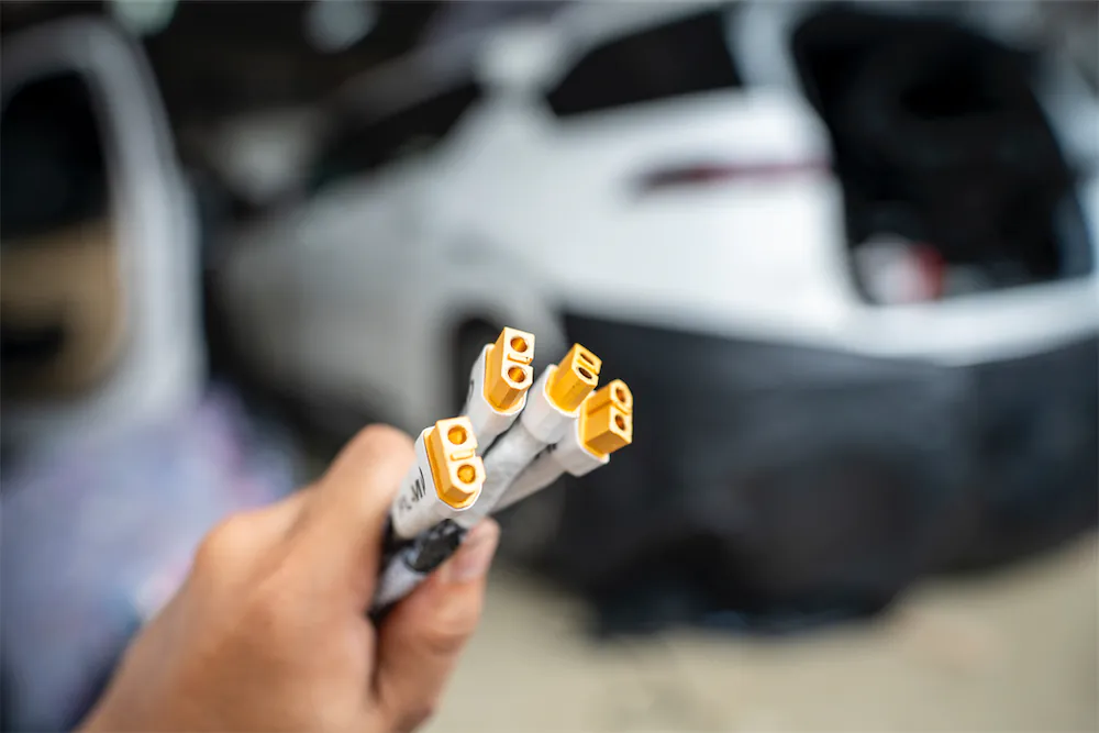 Sử dụng dây loa riêng, ko cắt chích điện và tín hiệu xe Vinfast VF9