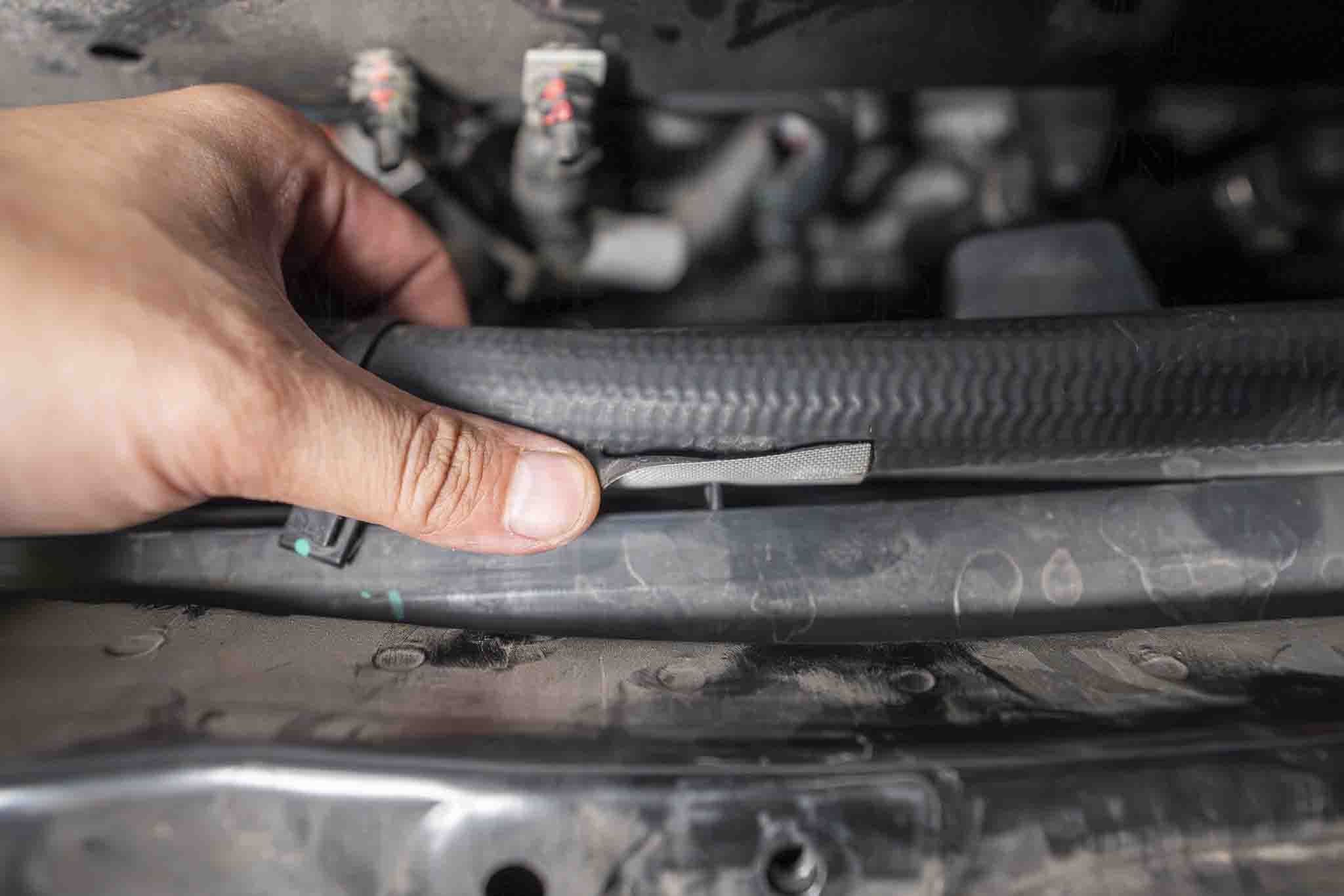 Độ đèn làm đứt ống điều hòa của khách nhưng không nói