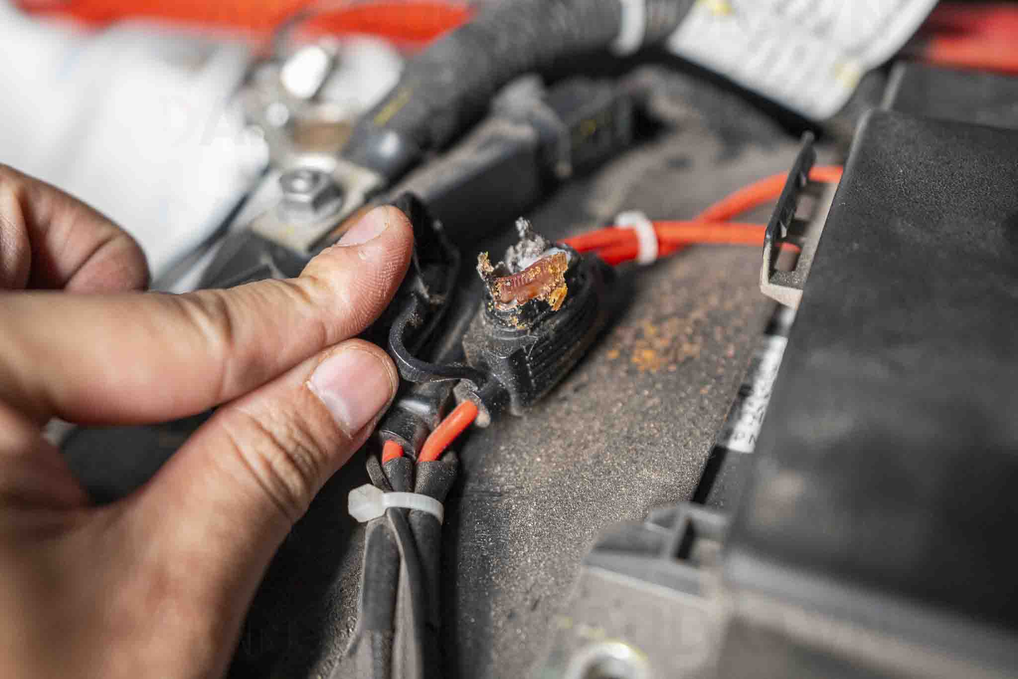 Chảy nhựa dây điện vì độ sai 