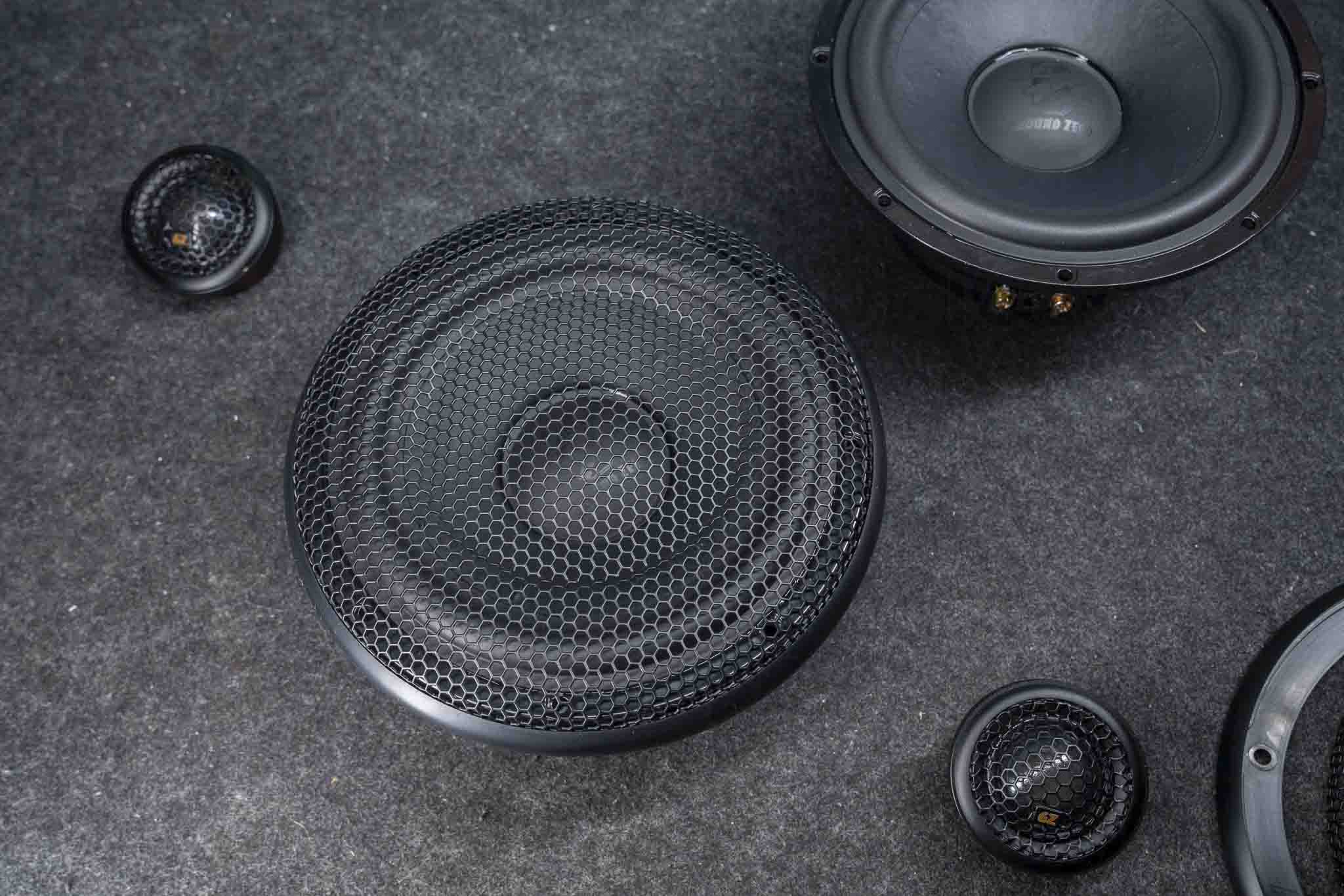 Không màu mè, không cố thể hiện quá