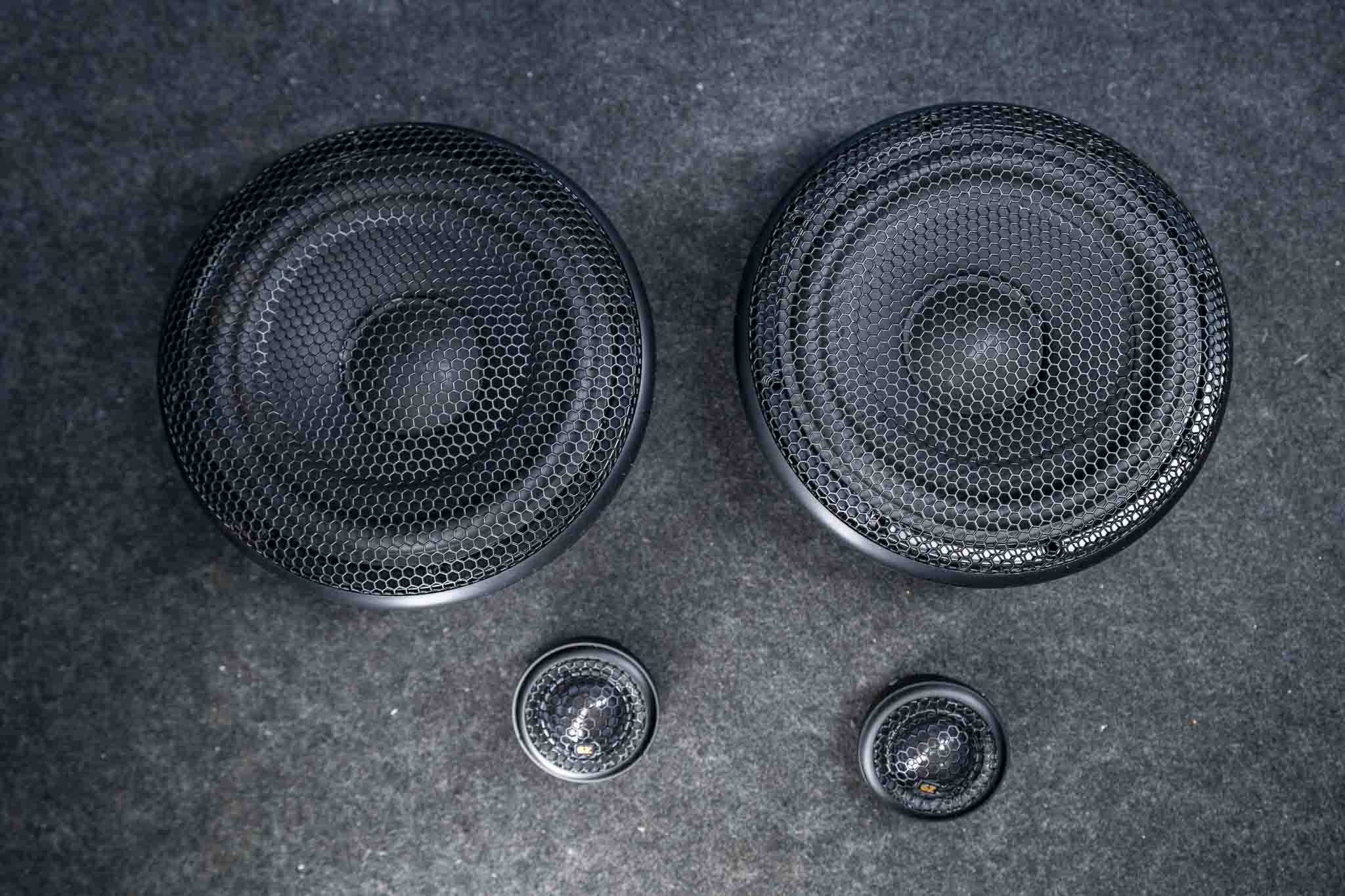 Loa thiết kế đơn giản nhưng nét, chỉnh chu