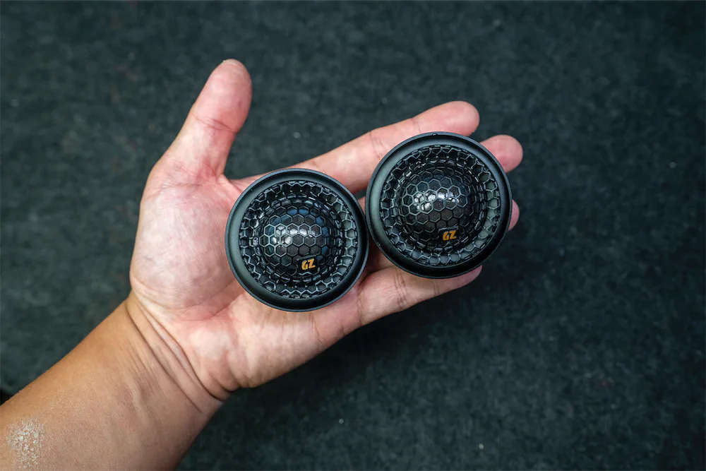 Với Long thì Ground Zero GZC T28SQ rất đẹp và gọn gàng