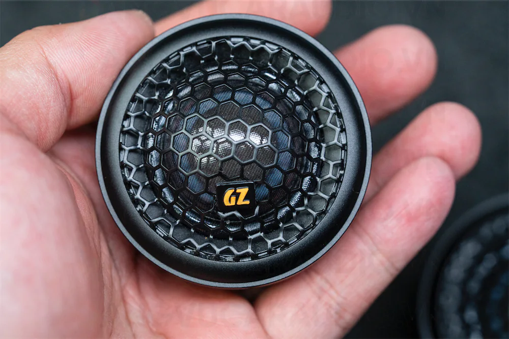 Logo GZ mạ vàng Ground Zero GZC T28SQ