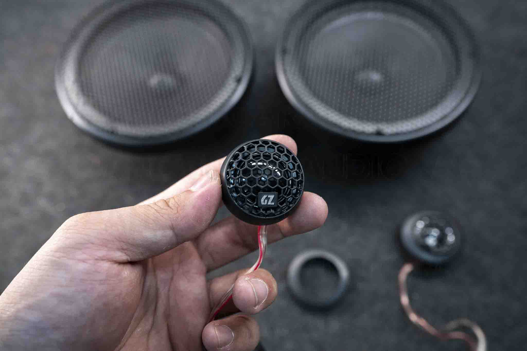 Treble GZIC 165.2 dễ dàng tháo vỏ để đặt vừa các vị trí zin khó