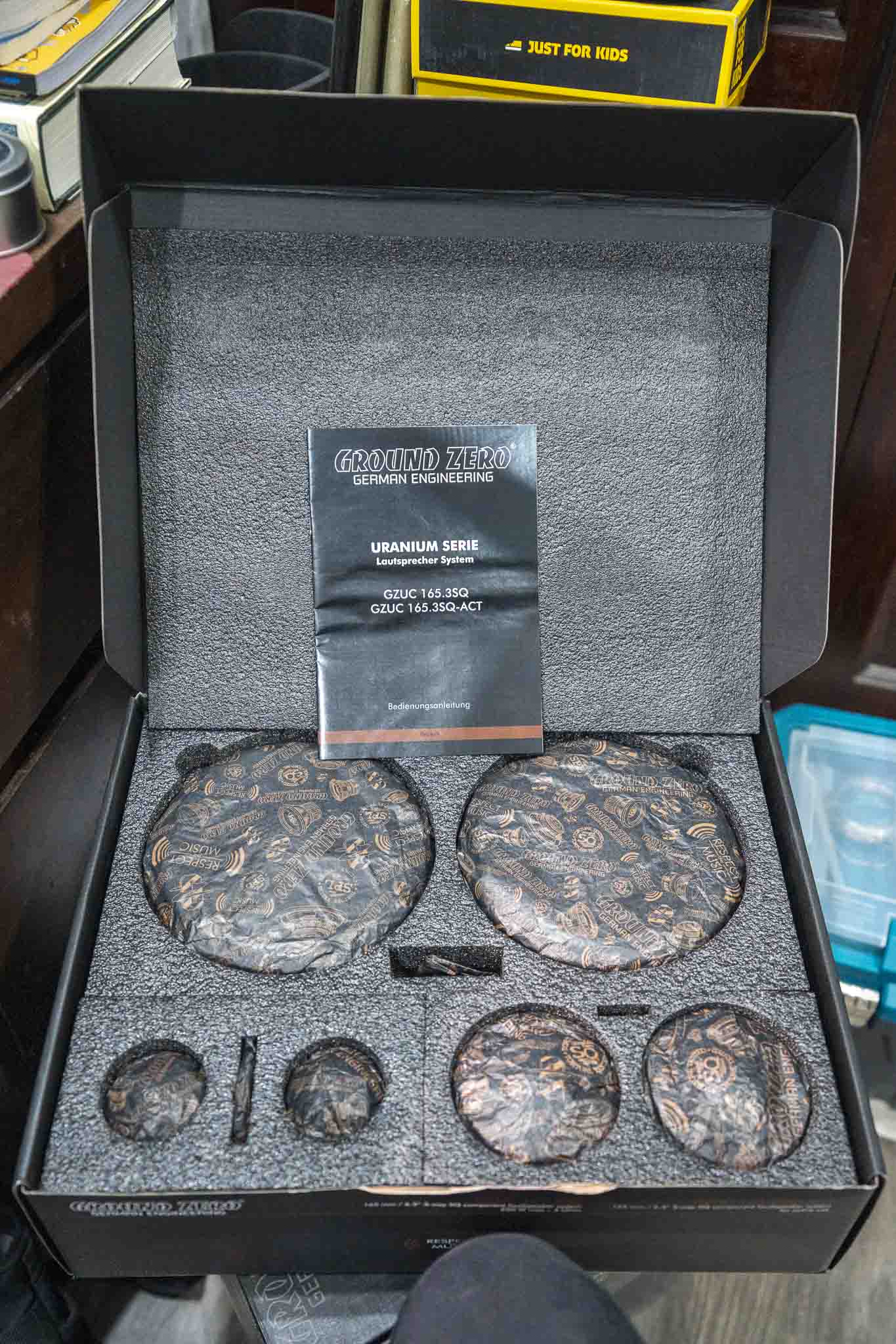 Set 3 way Uranium trong hộp gồm Treble, mid, midbass và phân tần