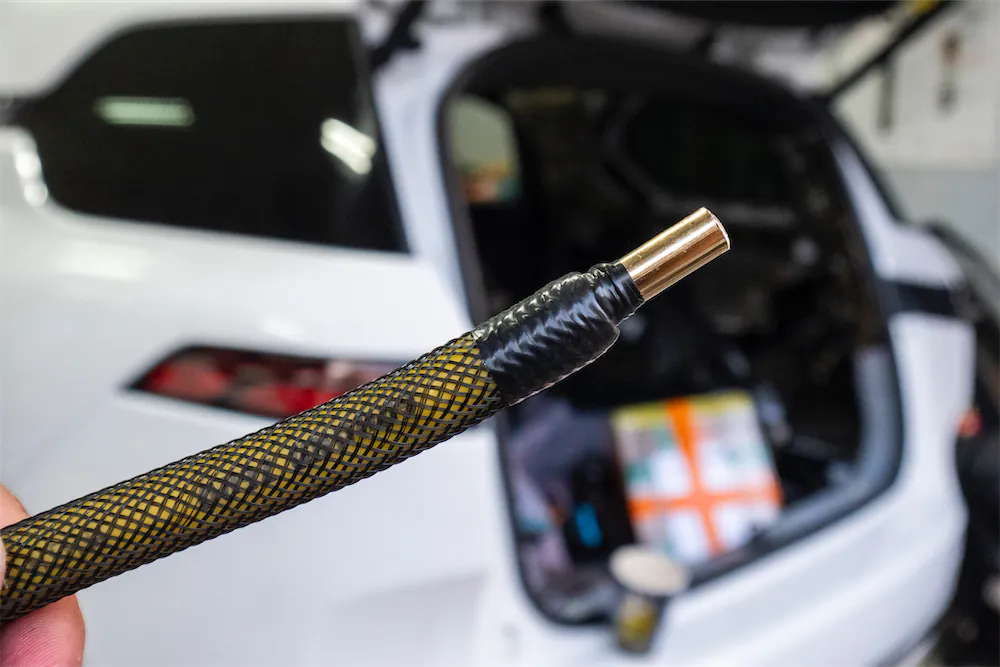 Dây điện được bọc kĩ lưỡng trên chiếc xe VF9 mà Đăng Vũ Car Audio thi công