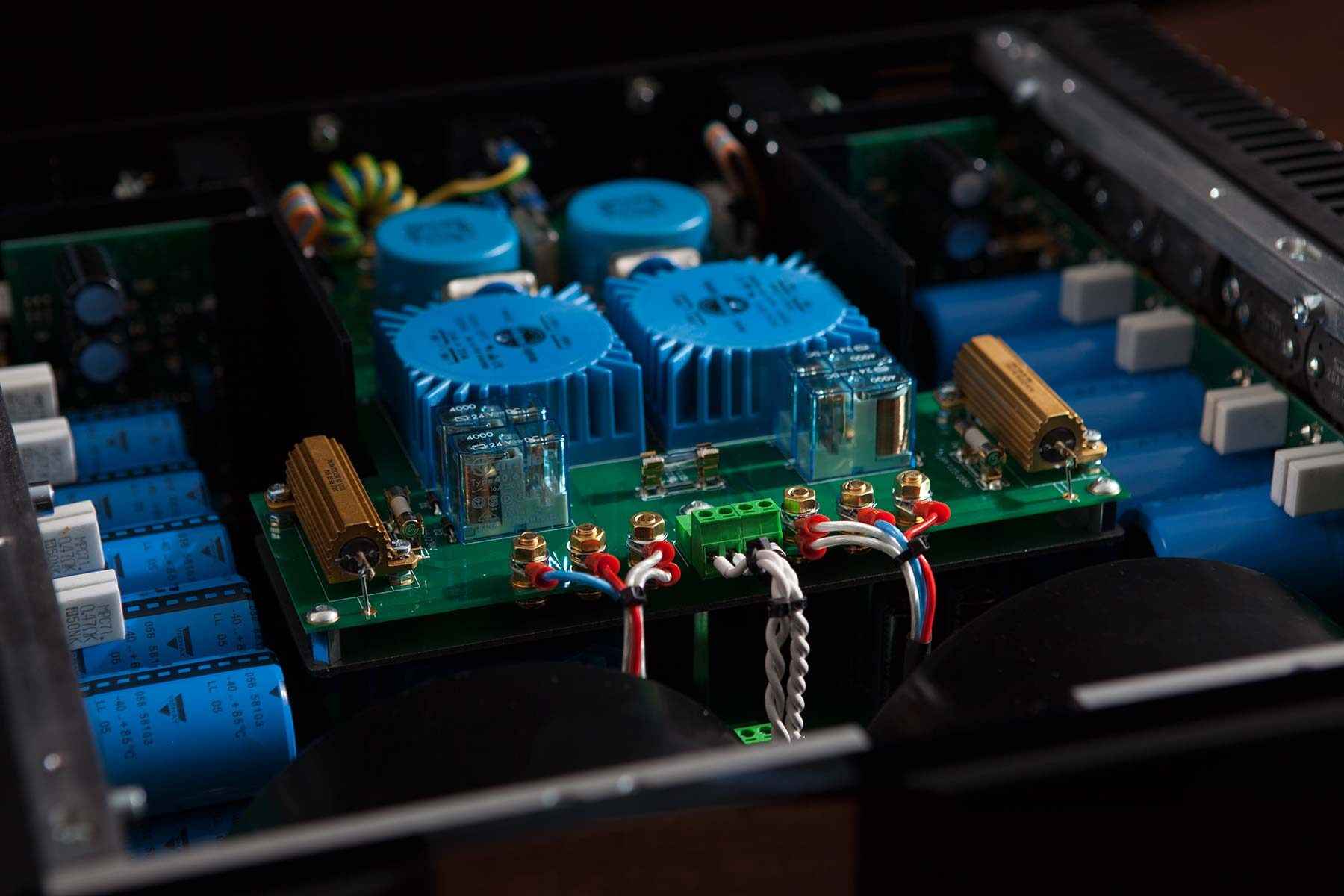 Không chỉ vật liệu, linh kiện bên trong của Tidal đều là linh kiện đặc chế độc quyền và mang tính đột phá.