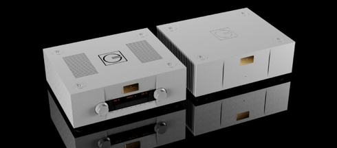 Hệ thống tiền khuếch đại Goldmund Mimesis với bộ cấp nguồn rời tách biệt.