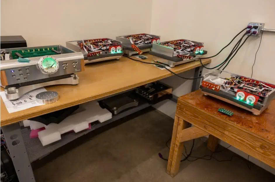 Quy trình kiểm tra và hoàn thiện mạch MxV tại nhà máy Dan D'Agostino.