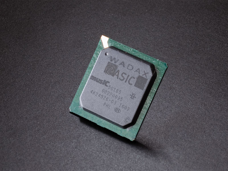 Chip ASIC musIC đóng vai trò then chốt trong việc loại bỏ các sai số kỹ thuật số.