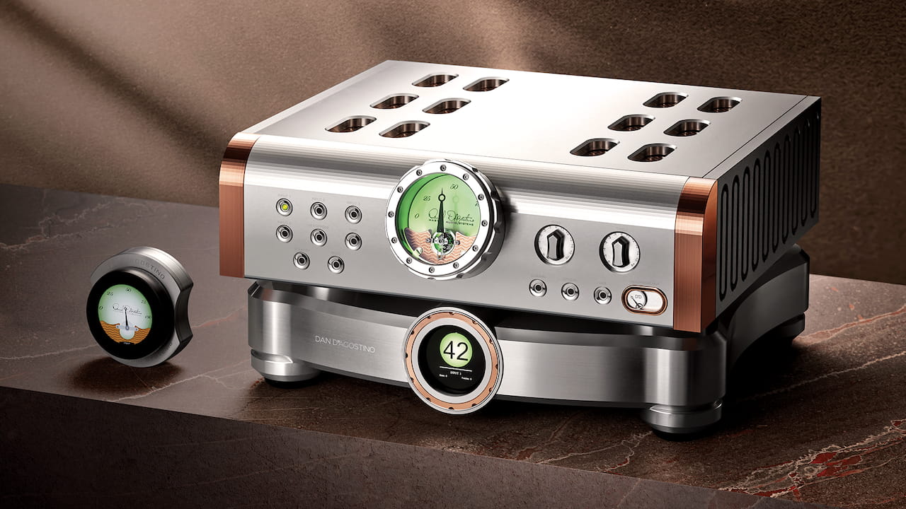 Bộ tiền khuếch đại Dan D’Agostino Momentum MxV Preamplifier với thiết kế khung gầm rời.