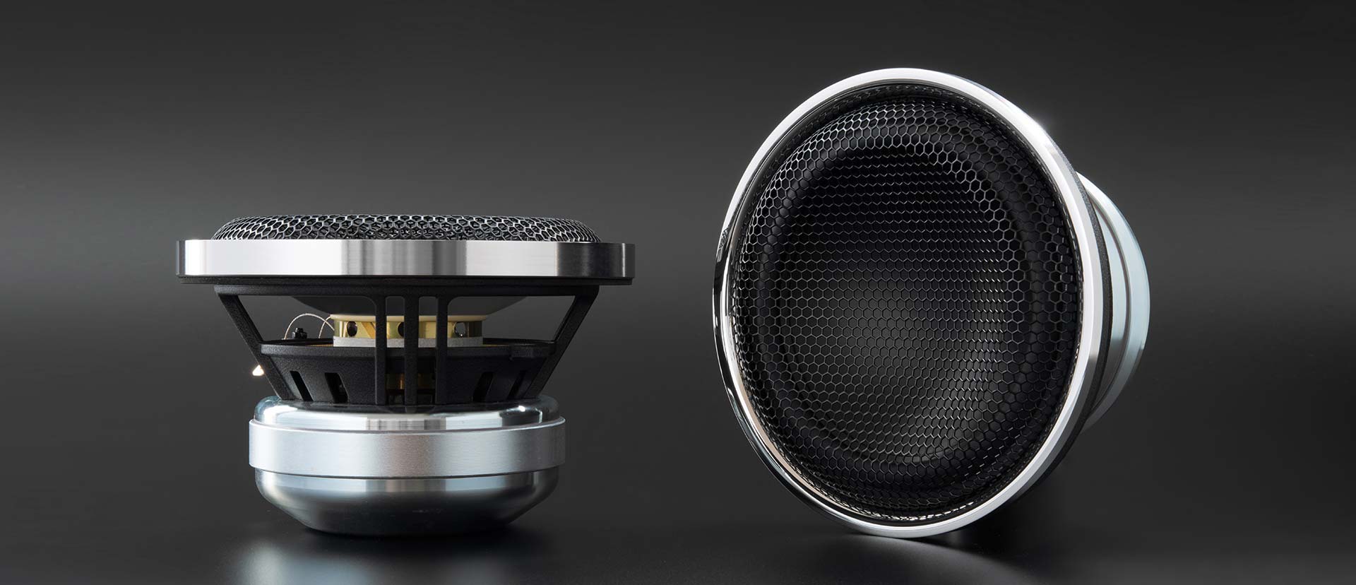 Cận cảnh củ loa trung màng kim cương 5-inch của Tidal Audio