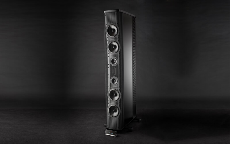 Thiết kế hơi nghiêng của mặt trước loa Trident II kết hợp cùng bộ phân tần pha hằng để căn chỉnh vật lý đường đi của âm thanh.