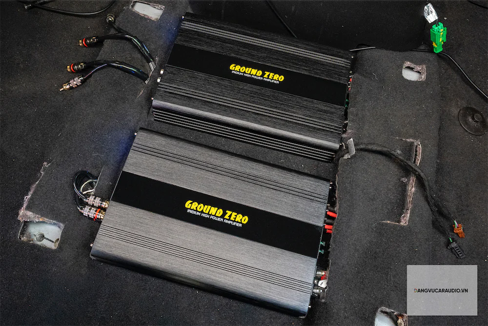 Long nâng cấp 3 way và 1 subwoofer cho vf3 nên sẽ cần 2 Amp kéo