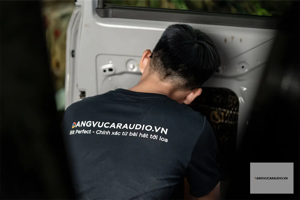 Thi công cách âm cánh cho Vinfast VF3