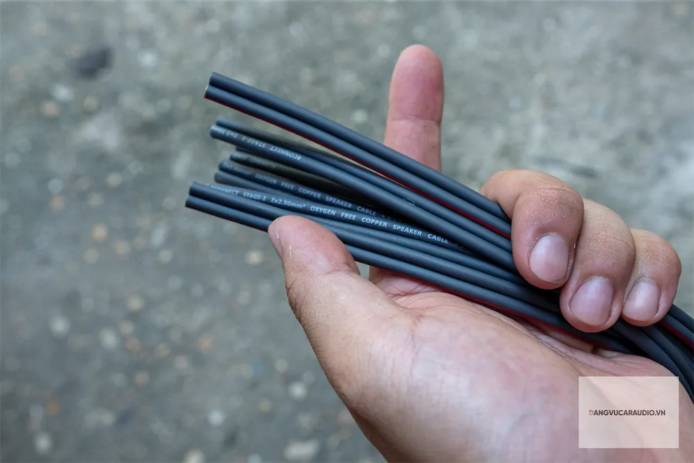 Dây Loa 4 Connect Thi Công Cho Vinfast VF3