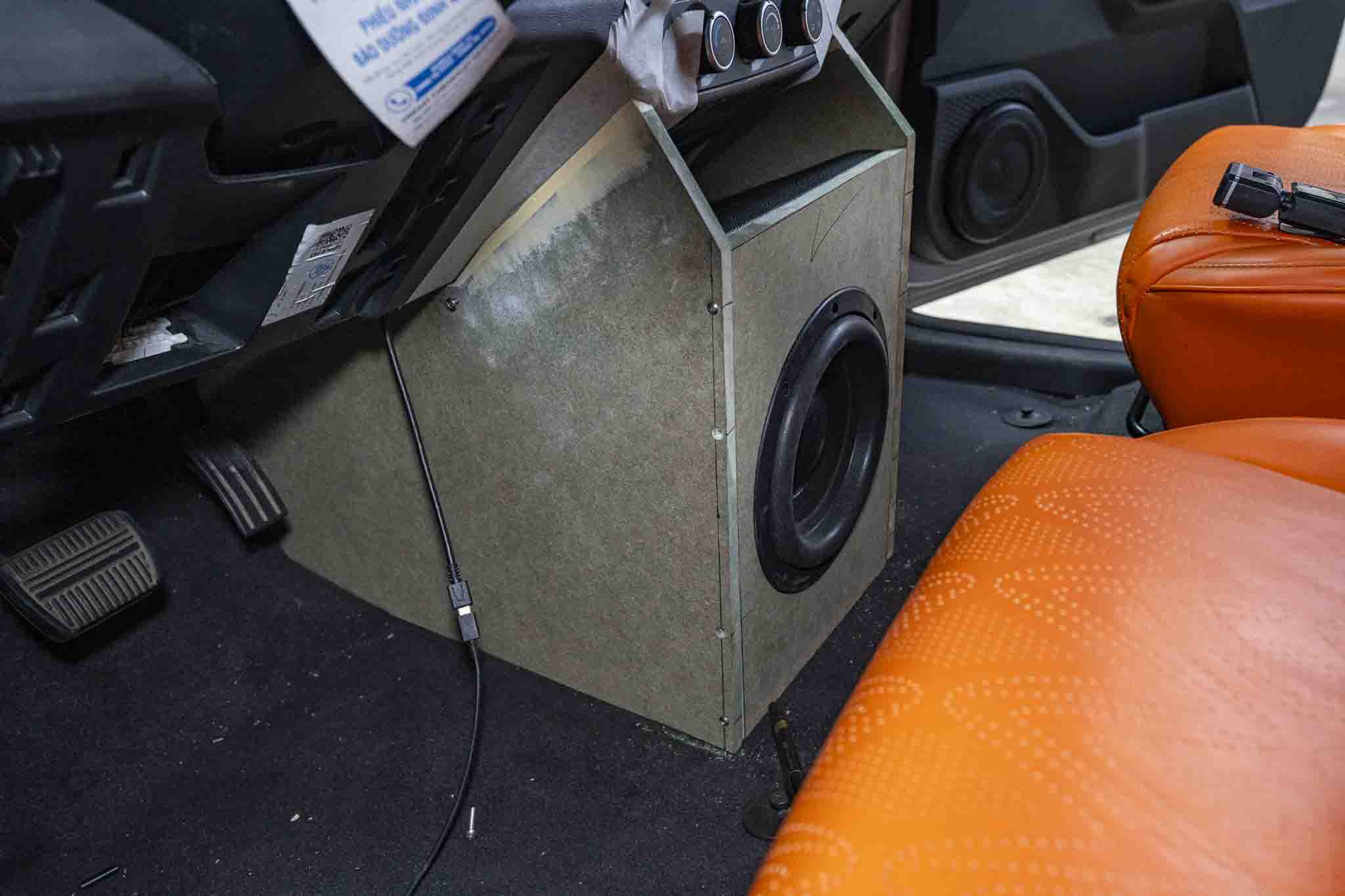 Dưỡng Subwoofer Vinfast VF3 được làm bởi Đăng Vũ Car Audio