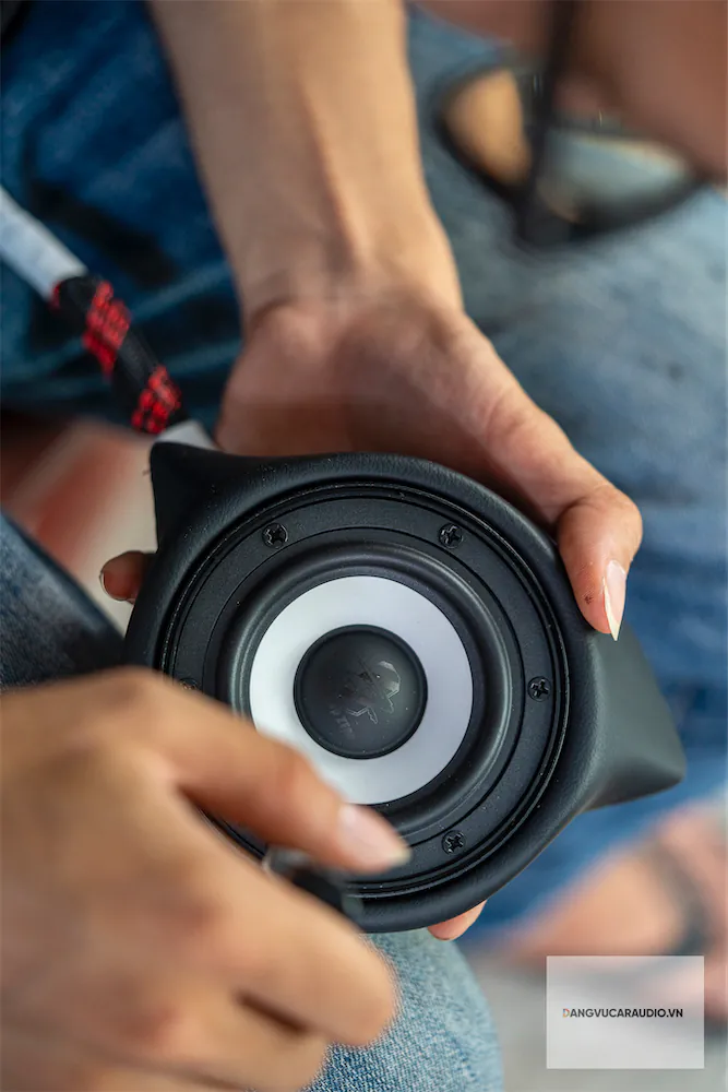 Trên tay loa mid Hi-end Ground Zero Plutonium tại Đăng Vũ Car Audio