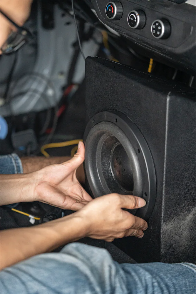 Long lựa chọn Subwoofer Ground Zero Uranium 8 inch cho Vinfast VF3