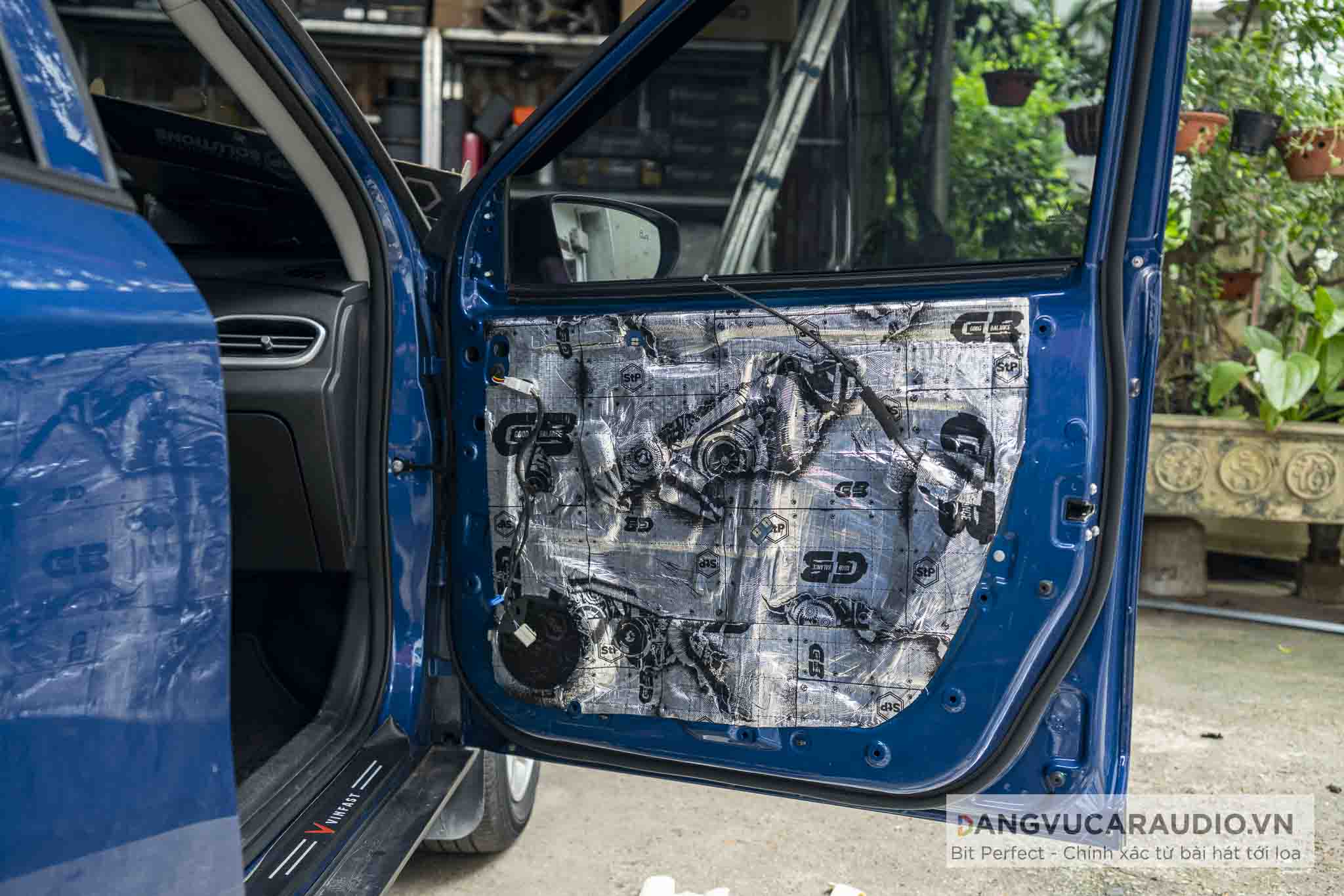 Hoàn thành mặt ngoài cùng cánh cửa VF5 