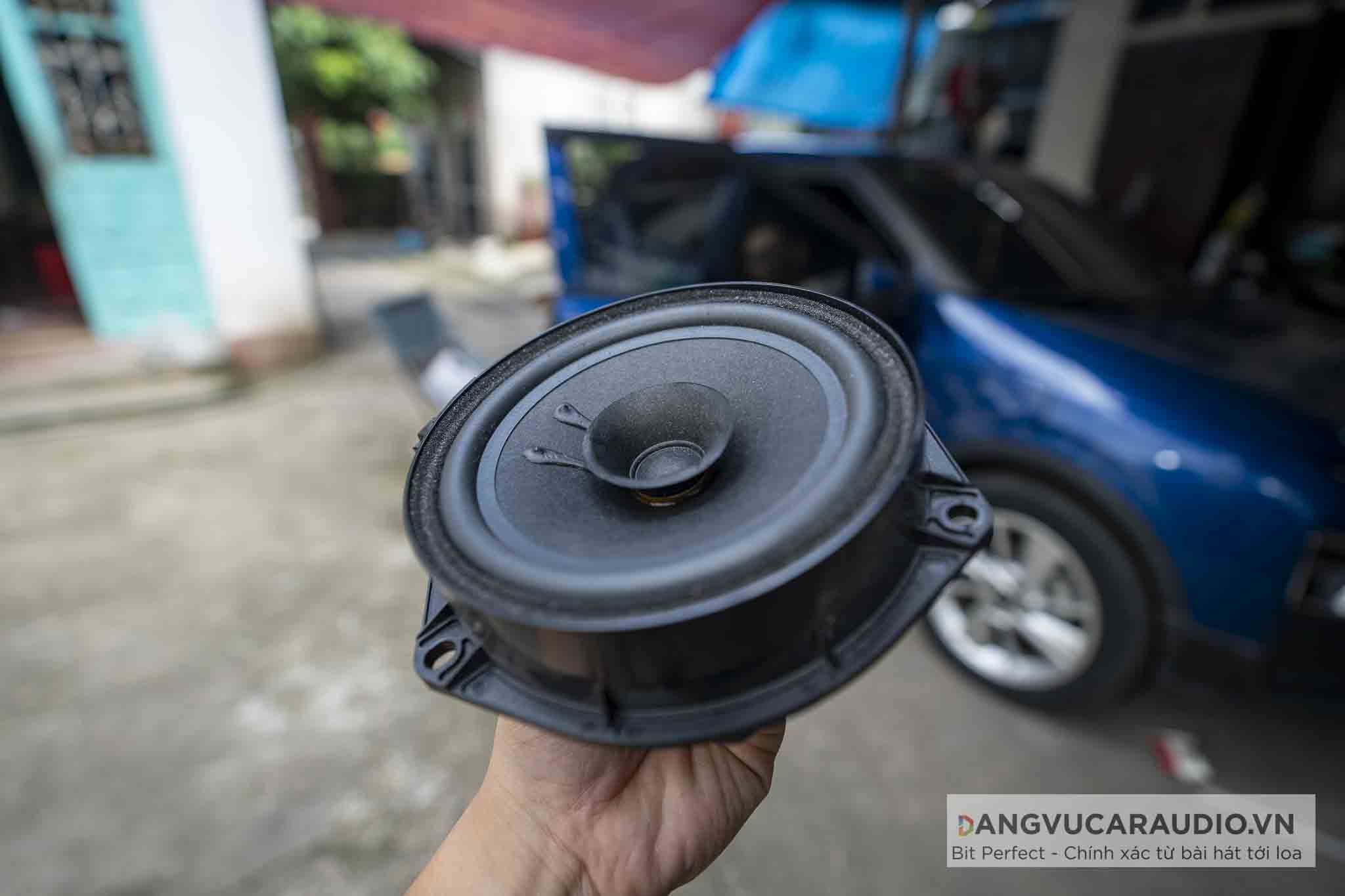 Loa đồng trục zin trên Vinfast VF5